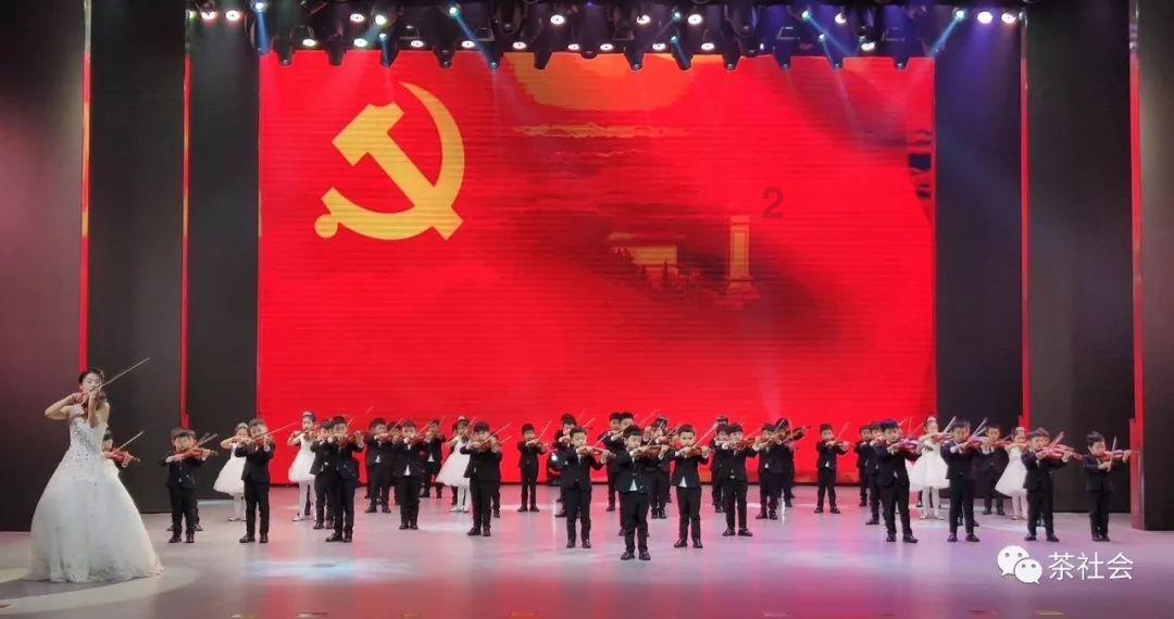 女孩清洁音乐室