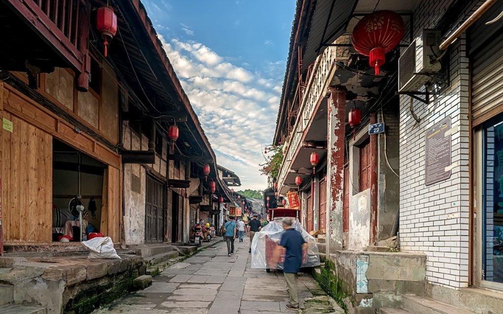 逃离昏暗的废弃城